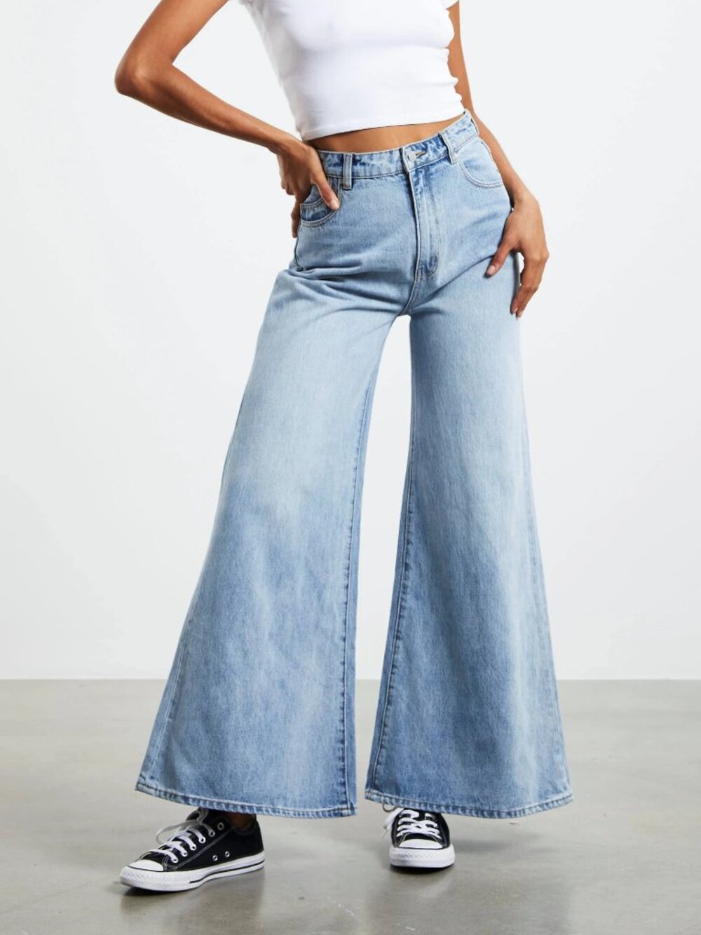 Rolla's Elle Super Flare Jean - Light Blue Wash - Size 29